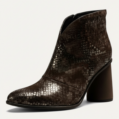 Botines Ana EQUILIBRIO ZAPATOS by EIM de cuero marrón con textura de reptil y taco alto de 9 cm