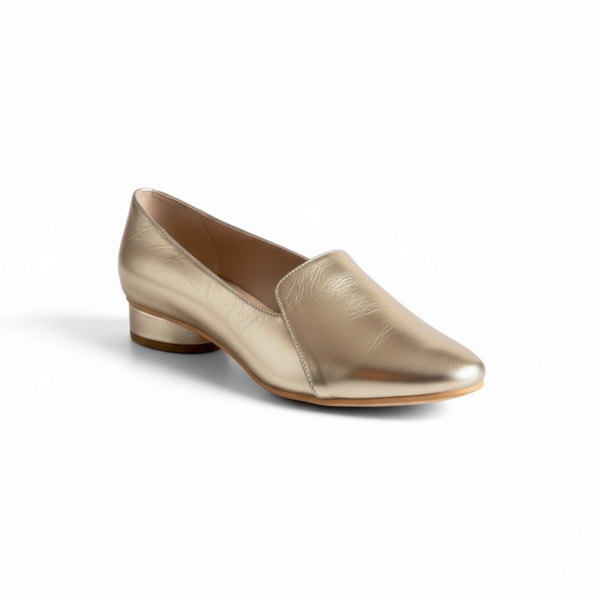 Loafers Nina Dorado de EQUILIBRIO ZAPATOS by EIM en cuero vacuno color dorado con tacón bajo de 2 cm